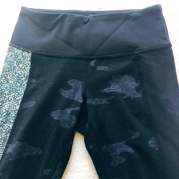 *RARE* Navy Camo print Lululemon Leggings 2 - Picture 3 of 7